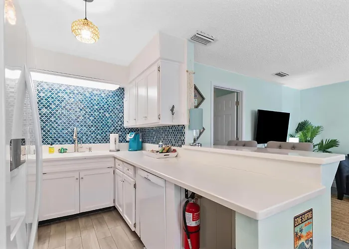 Spanish 54 - Indian Rocks Across The Street To Access, Newly Remodeled & Walkable To Restaurants! *
