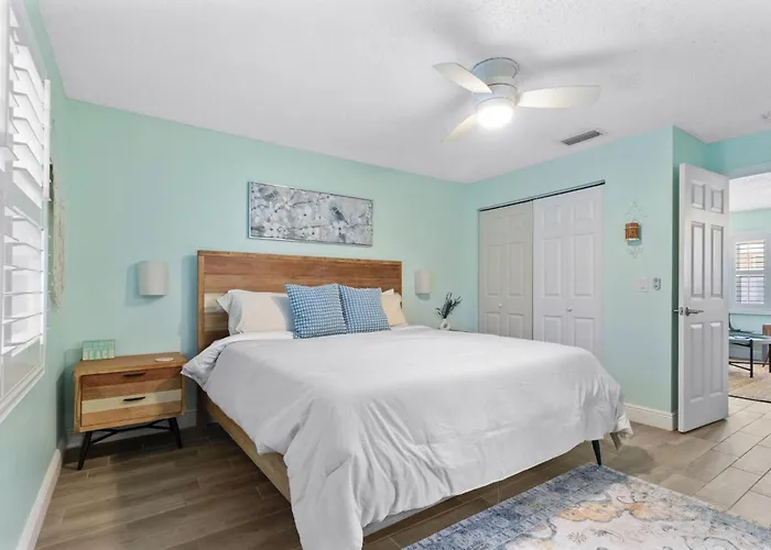 Spanish 54 - Indian Rocks Across The Street To Access, Newly Remodeled & Walkable To Restaurants! Apartment Clearwater Beach