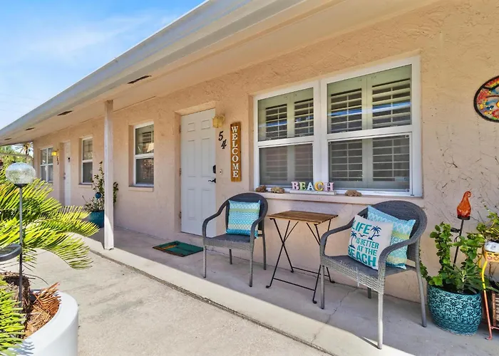 Apartment Spanish 54 - Indian Rocks Across The Street To Access, Newly Remodeled & Walkable To Restaurants! *