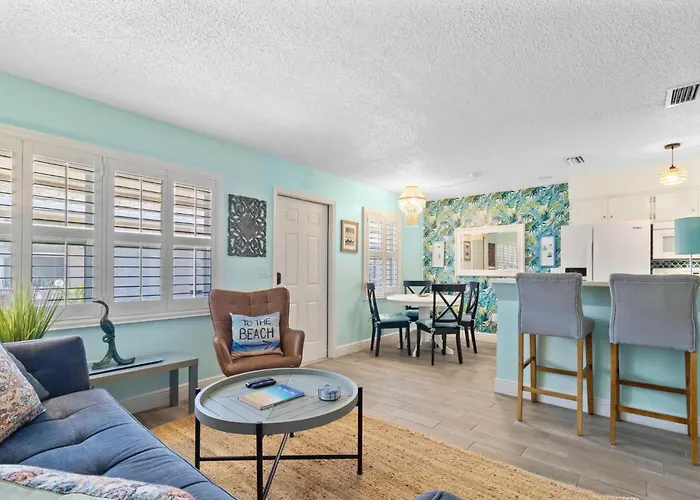 Apartment Spanish 54 - Indian Rocks Across The Street To Access, Newly Remodeled & Walkable To Restaurants! *